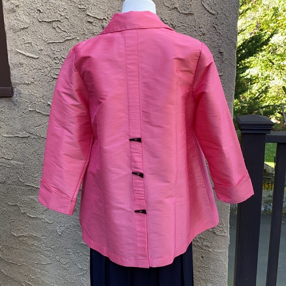 Gumps silk polyester tent like blouse. - Picture 3 of 5